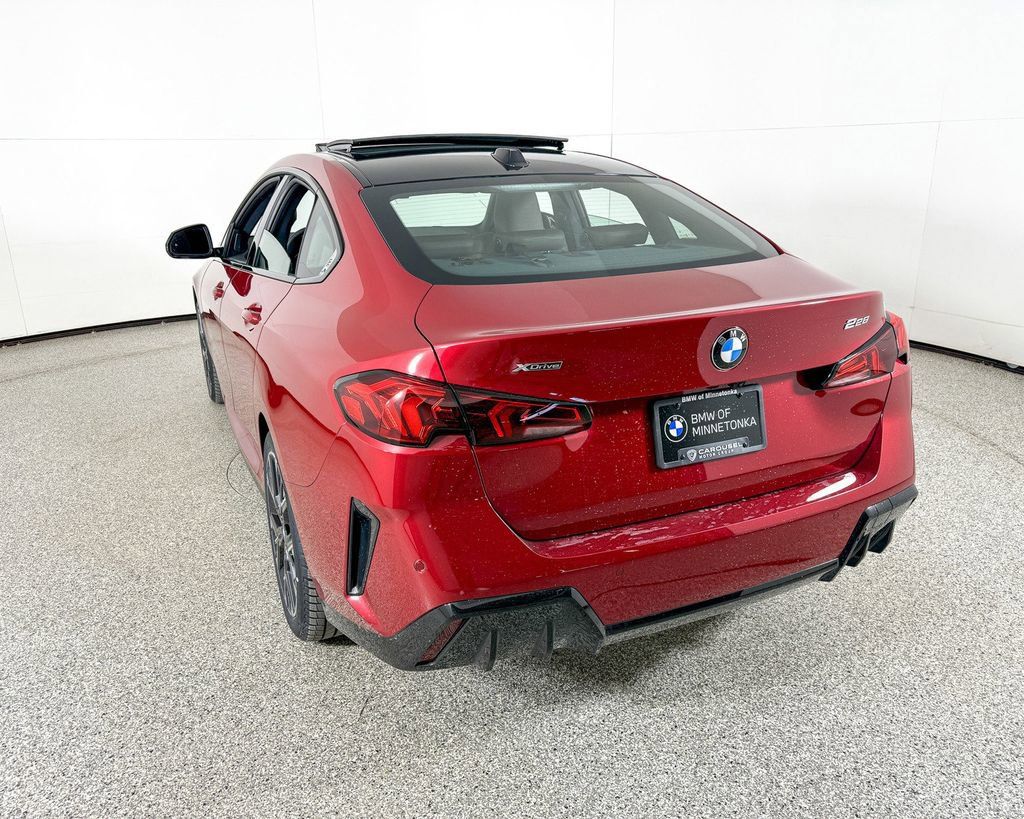 Thumbnail: 2025 BMW 2 Series - 13