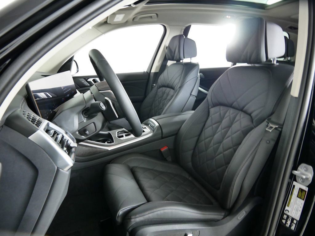 Thumbnail: 2025 BMW X7 - 35