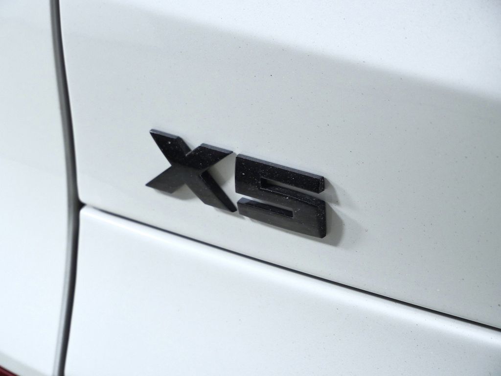 Thumbnail: 2026 BMW X5 - 13