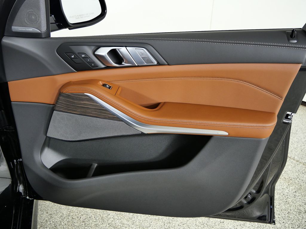 Thumbnail: 2026 BMW X7 - 19