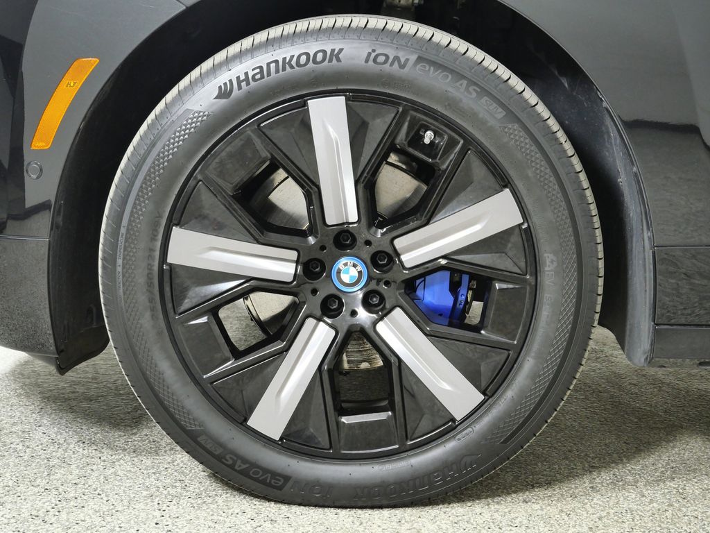 Thumbnail: 2024 BMW iX - 21