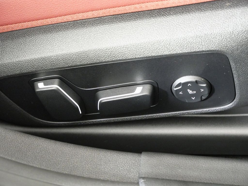 Thumbnail: 2025 BMW i4 - 27