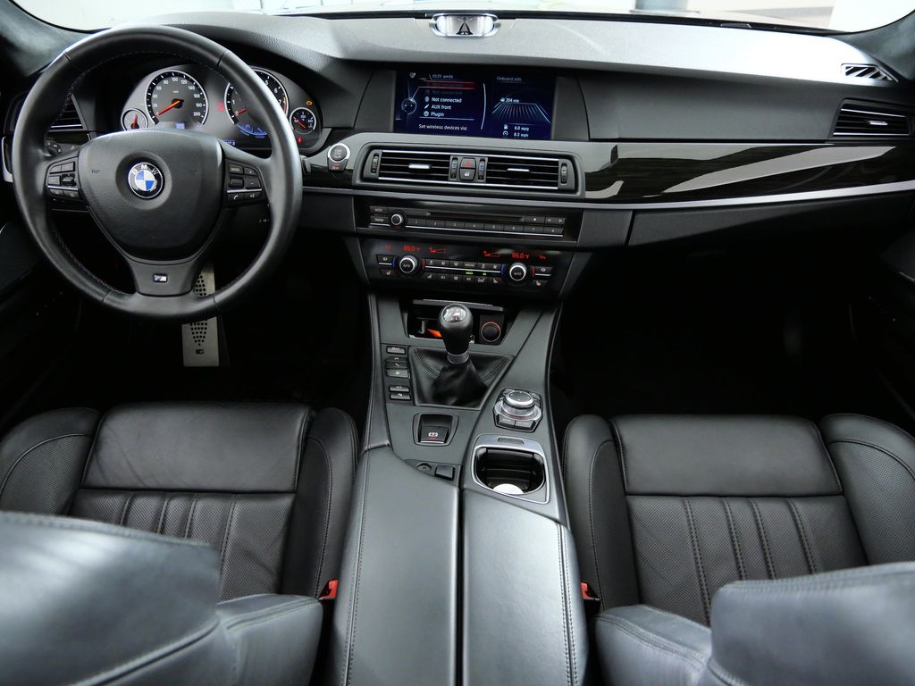 Thumbnail: 2013 BMW M5 - 6