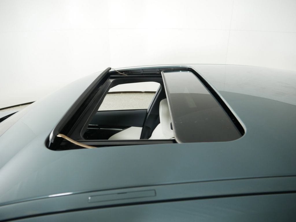 Thumbnail: 2025 BMW 5 Series - 21