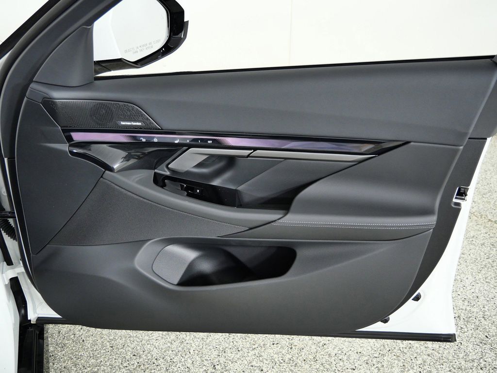 Thumbnail: 2026 BMW 5 Series - 19