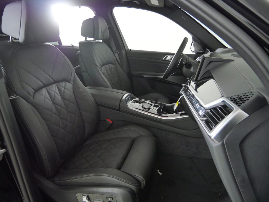 Thumbnail: 2026 BMW X5 - 21