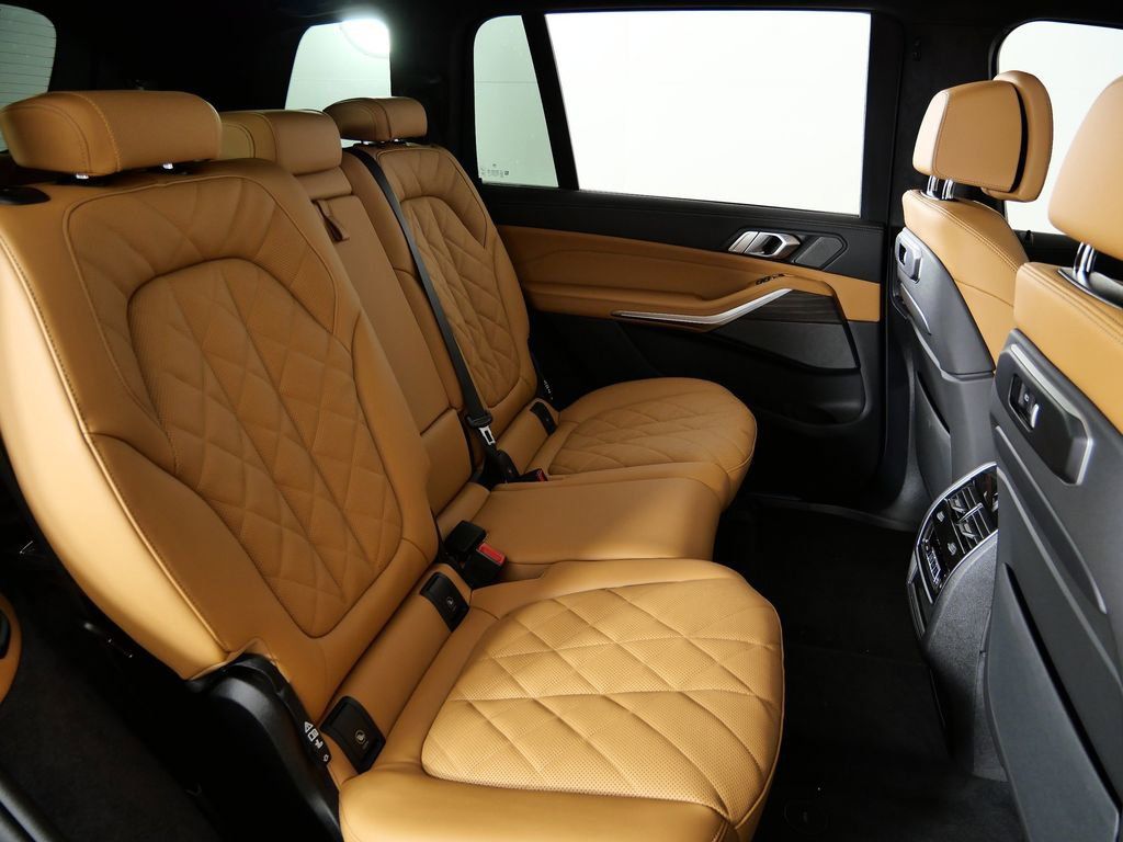 Thumbnail: 2026 BMW X7 - 29