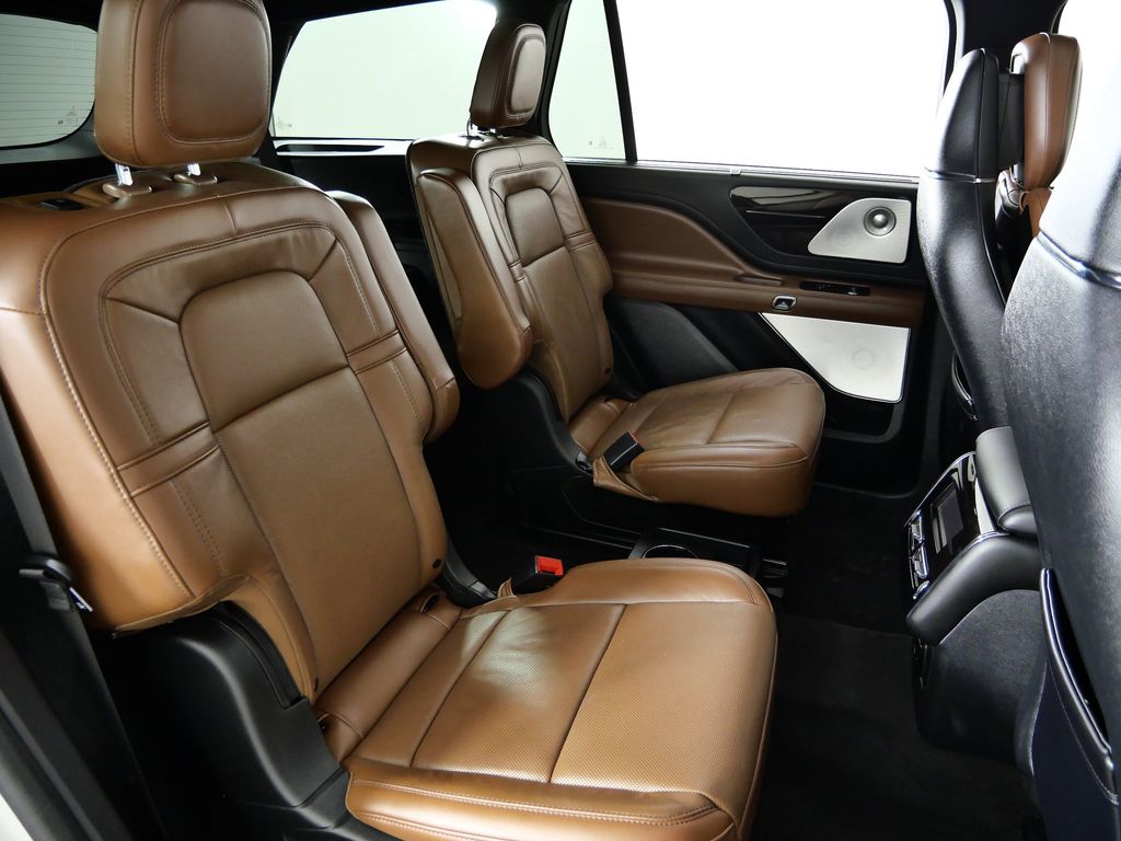 Thumbnail: 2023 Lincoln Aviator - 27