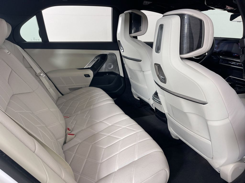 Thumbnail: 2023 BMW i7 - 29
