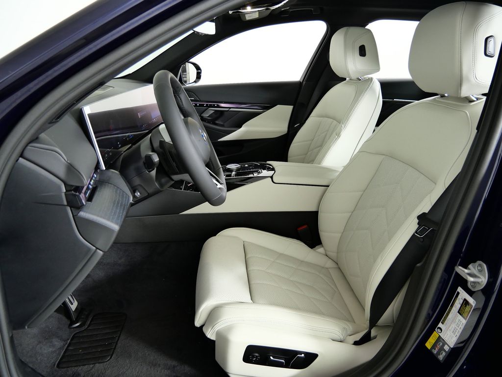 Thumbnail: 2026 BMW 5 Series - 34