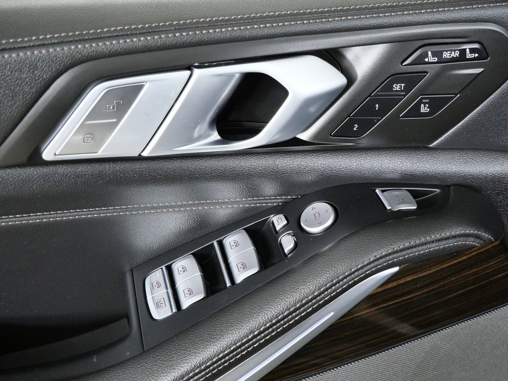 Thumbnail: 2021 BMW X7 - 39