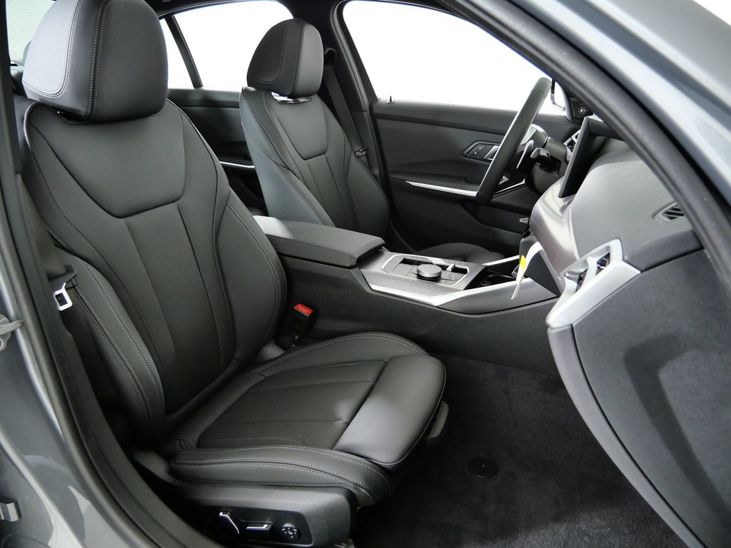 Thumbnail: 2026 BMW 3 Series - 21