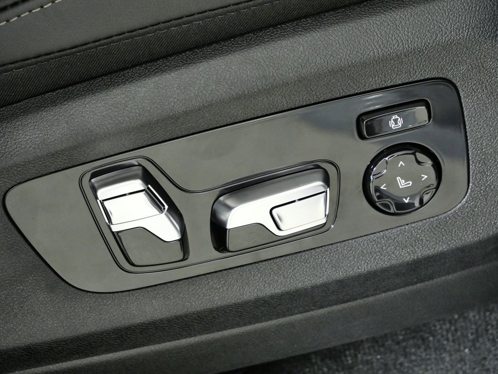 Thumbnail: 2026 BMW X7 - 22