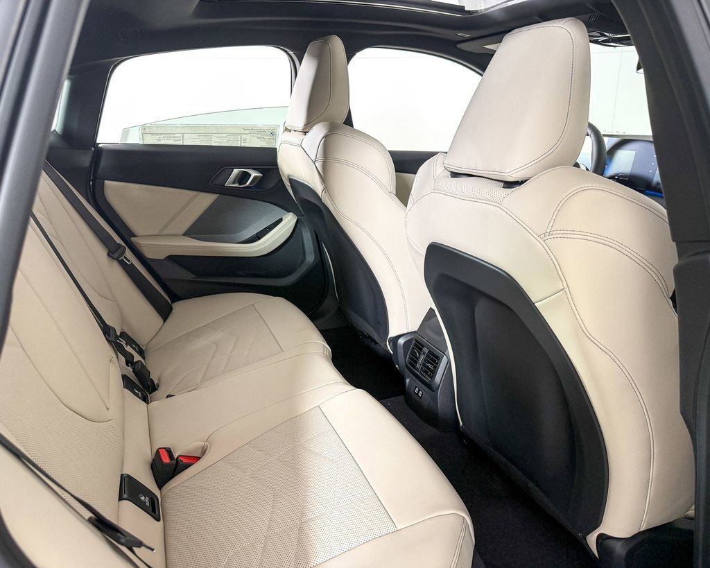 Thumbnail: 2025 BMW 2 Series - 25