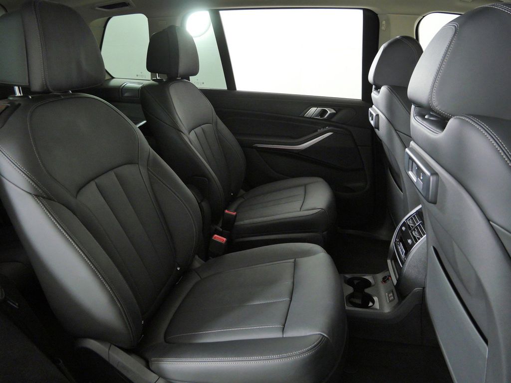 Thumbnail: 2022 BMW X7 - 31