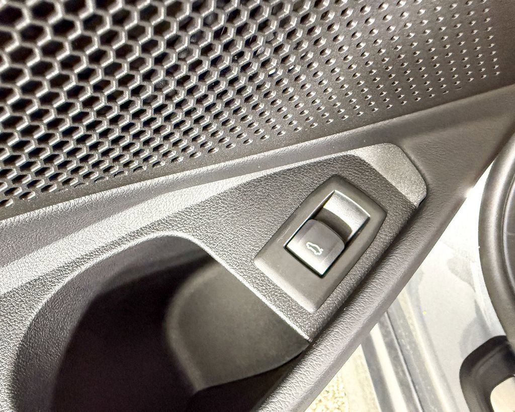 Thumbnail: 2025 BMW 3 Series - 34