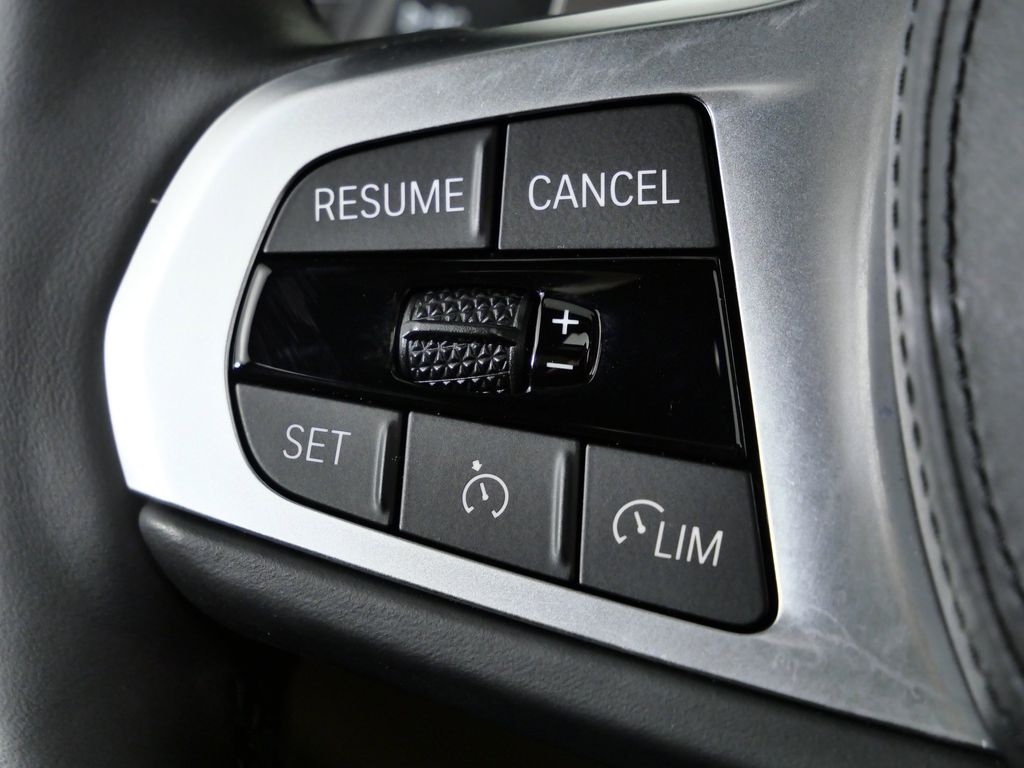 Thumbnail: 2023 BMW 3 Series - 43