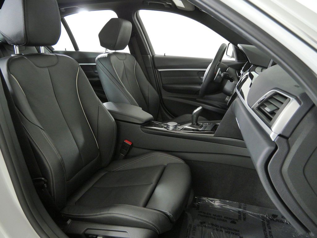 Thumbnail: 2017 BMW 3 Series - 21
