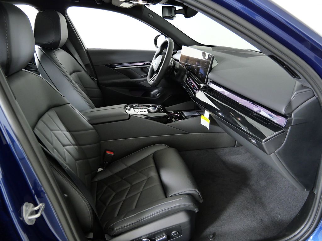 Thumbnail: 2026 BMW 5 Series - 21