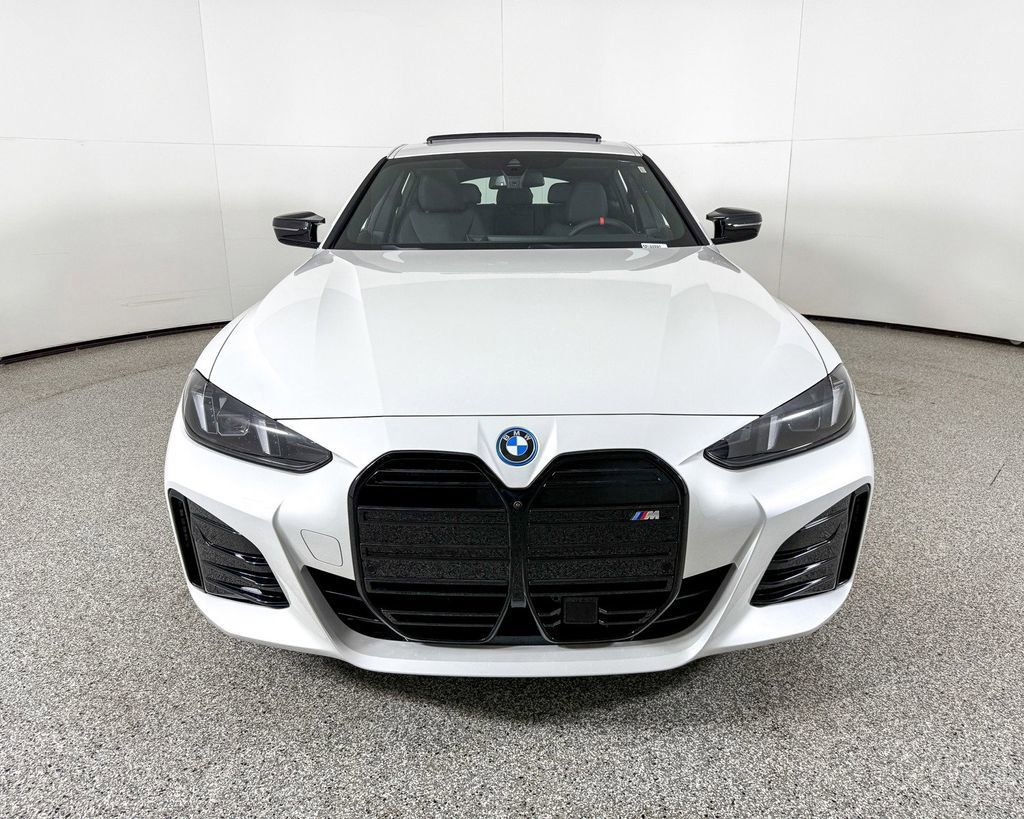 Thumbnail: 2025 BMW i4 - 8