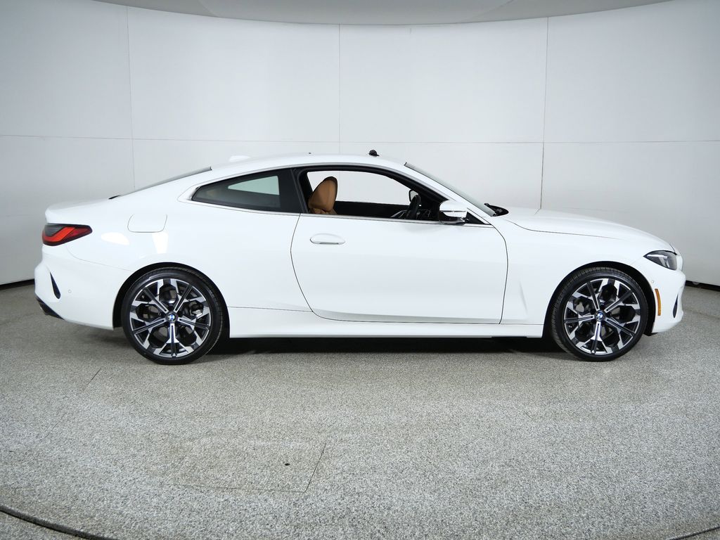 Thumbnail: 2025 BMW 4 Series - 10