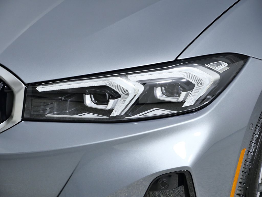 Thumbnail: 2026 BMW 3 Series - 3