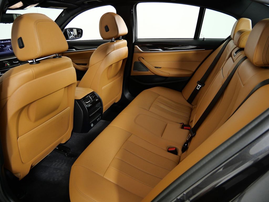 Thumbnail: 2021 BMW 5 Series - 31