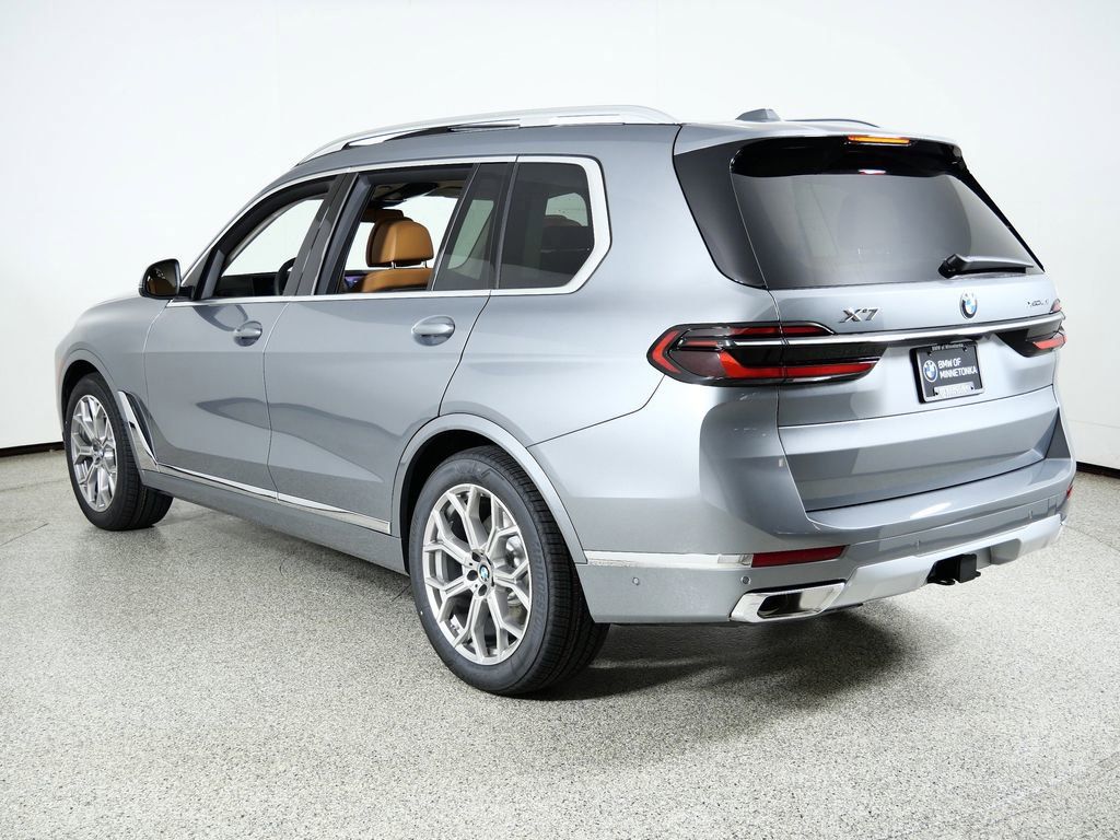 Thumbnail: 2026 BMW X7 - 16