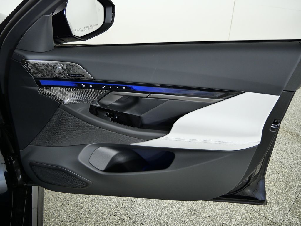 Thumbnail: 2026 BMW M5 - 19