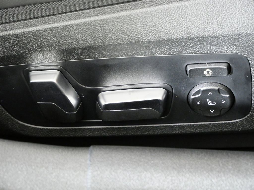 Thumbnail: 2026 BMW 8 Series - 24