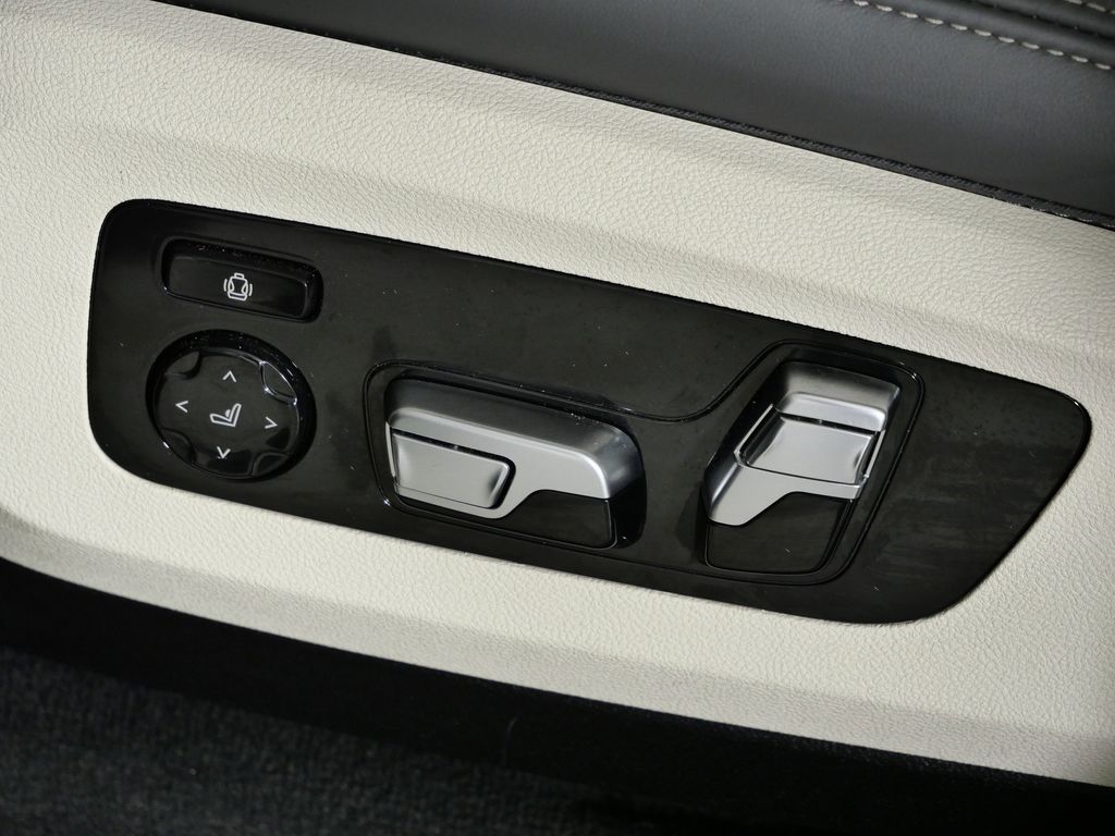 Thumbnail: 2023 BMW X7 - 45