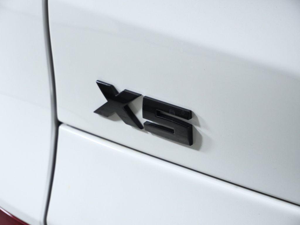 Thumbnail: 2026 BMW X5 - 13