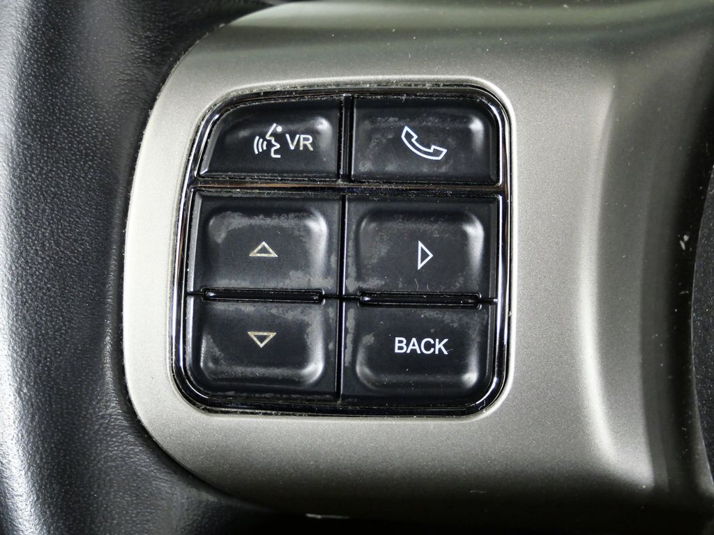 Thumbnail: 2011 Jeep Grand Cherokee - 38