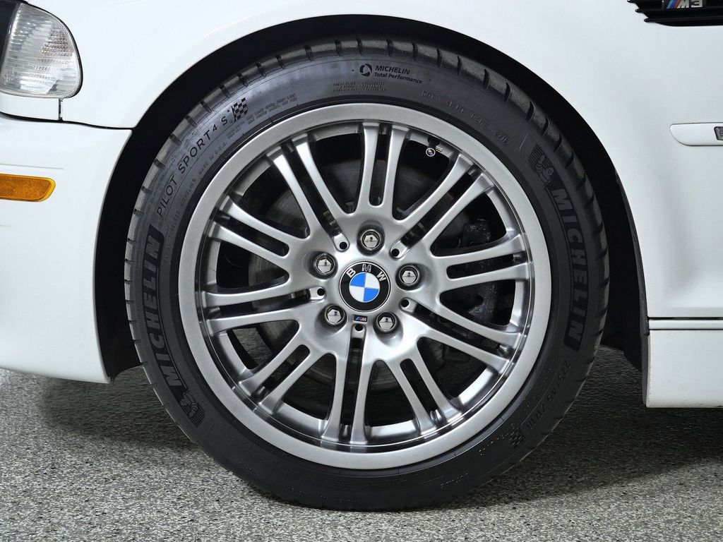 Thumbnail: 2004 BMW M3 - 17