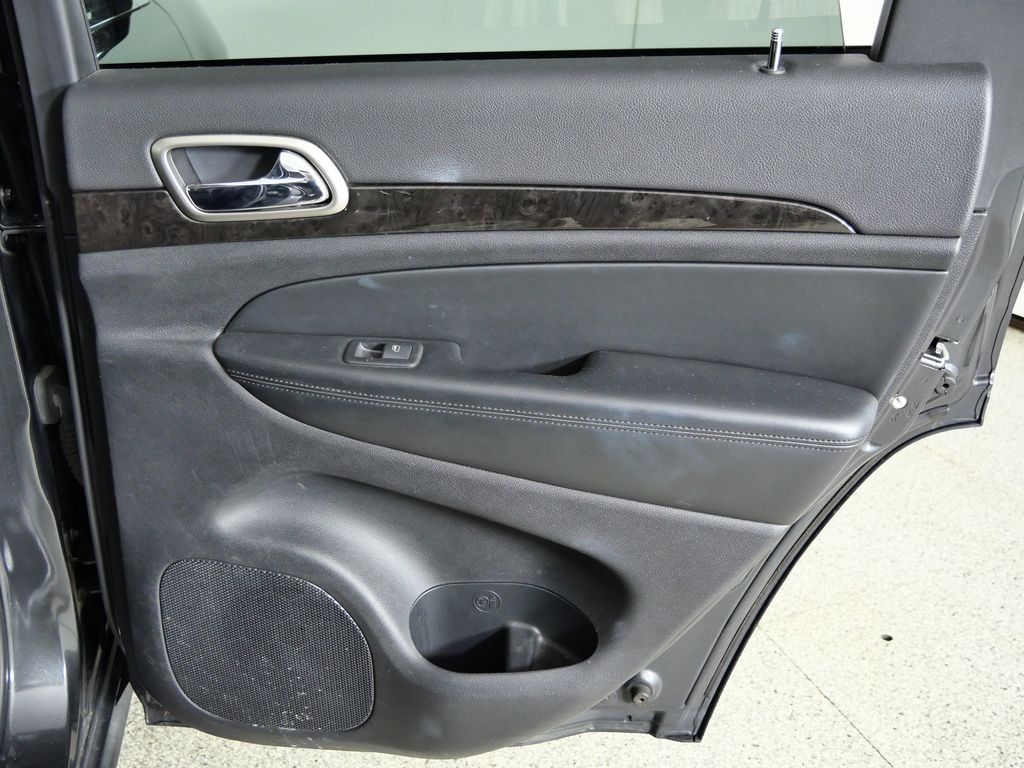 Thumbnail: 2011 Jeep Grand Cherokee - 24