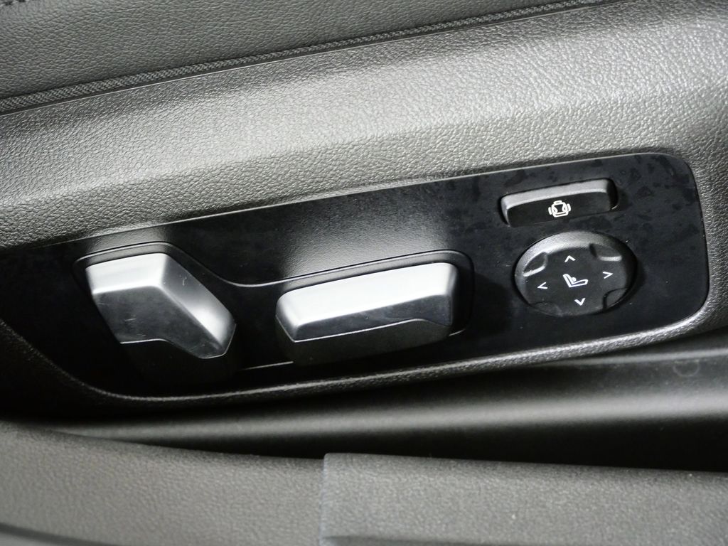 Thumbnail: 2021 BMW 3 Series - 23