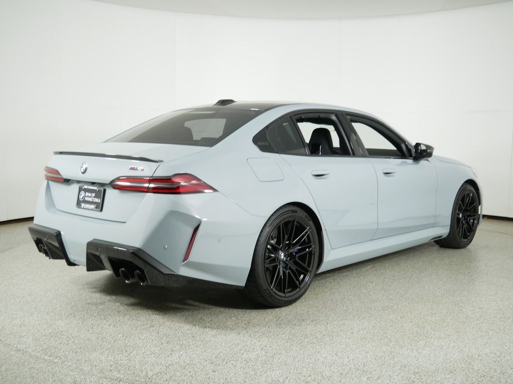 Thumbnail: 2025 BMW M5 - 9