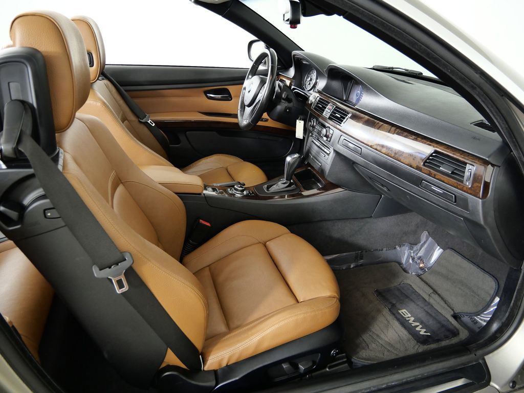 Thumbnail: 2011 BMW 3 Series - 19