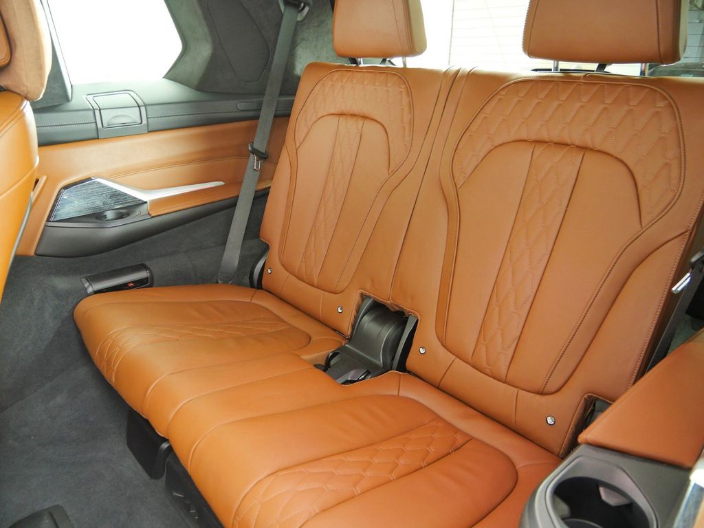 Thumbnail: 2021 BMW X7 - 34