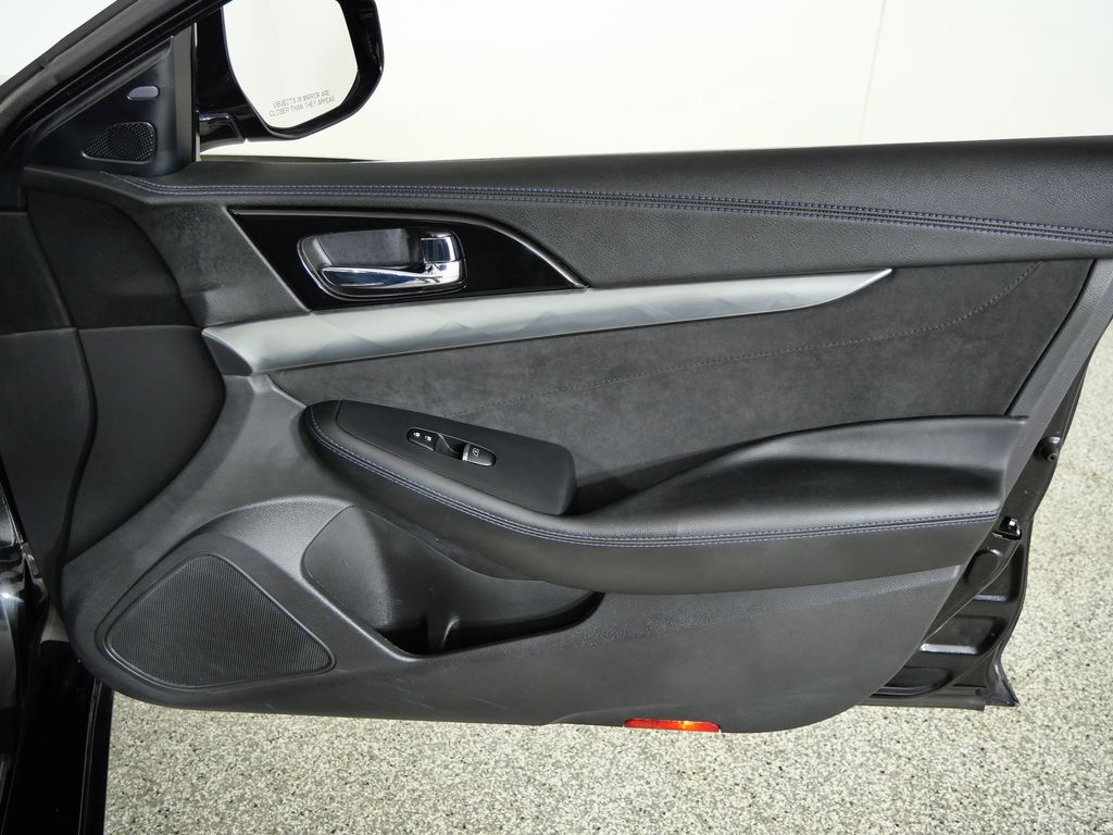 Thumbnail: 2016 Nissan Maxima - 19