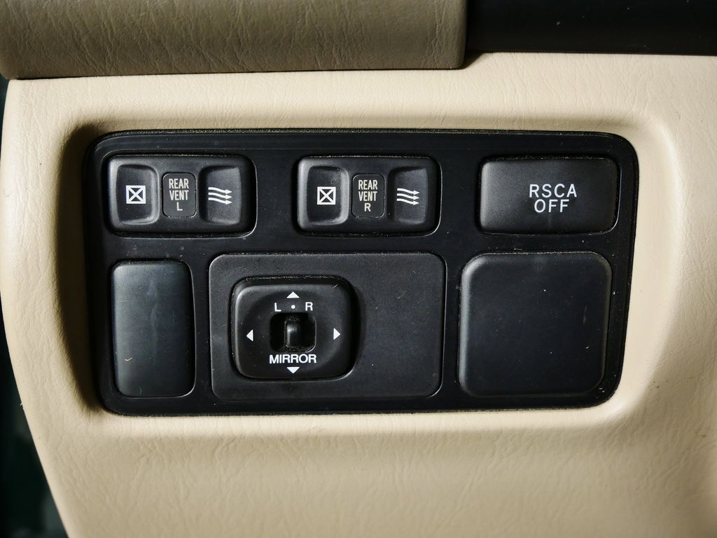 Thumbnail: 2004 Toyota Land Cruiser - 33
