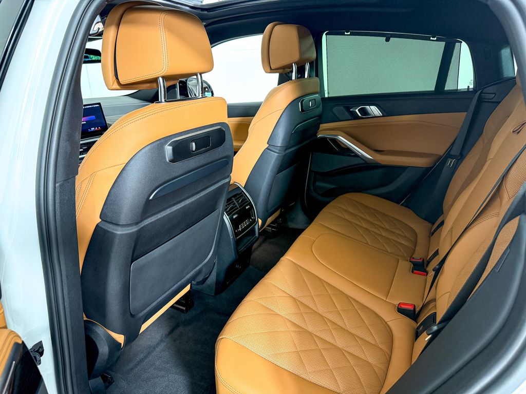 2024 BMW X6 M 37