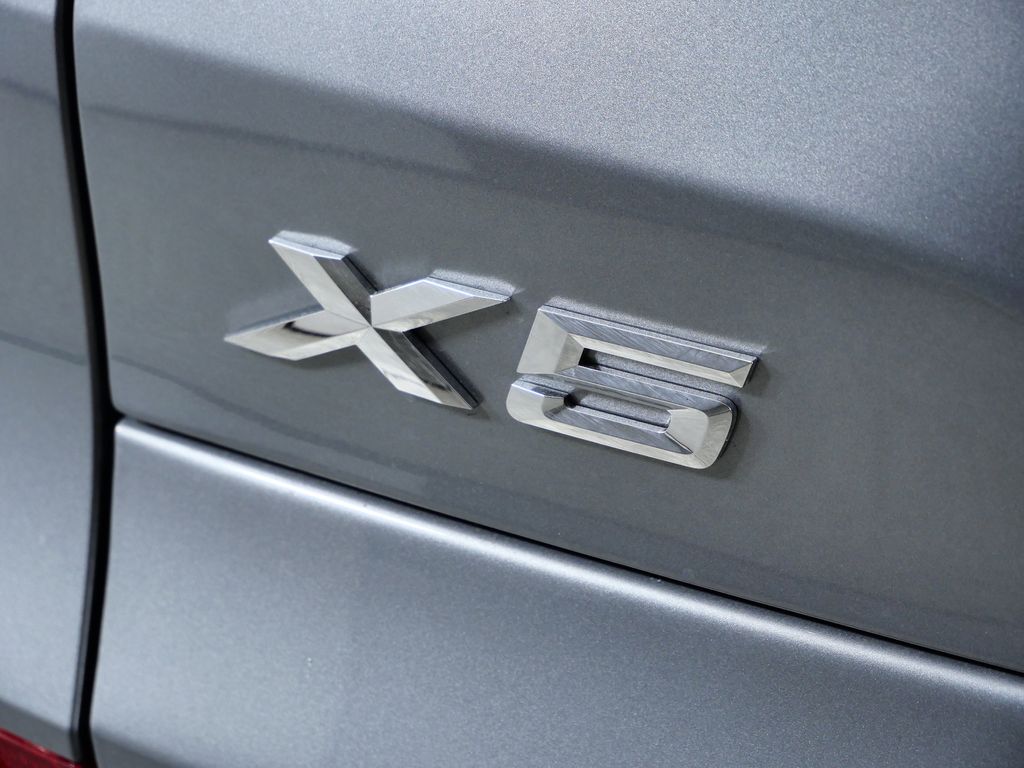 Thumbnail: 2026 BMW X5 - 13