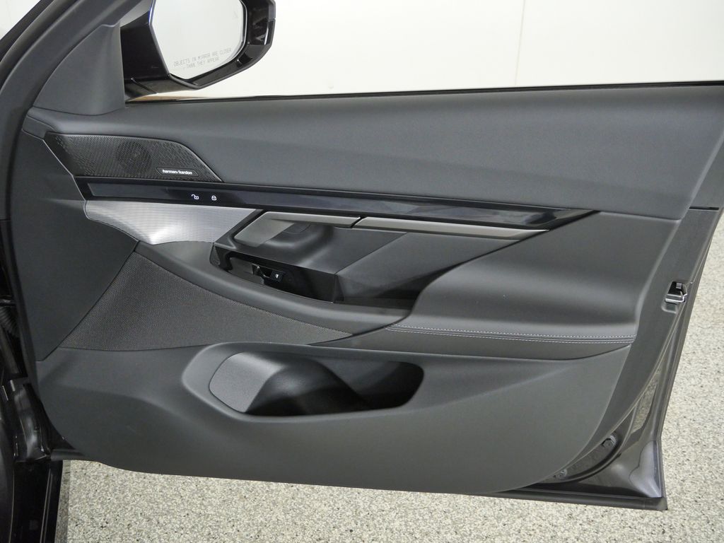 Thumbnail: 2026 BMW 5 Series - 23