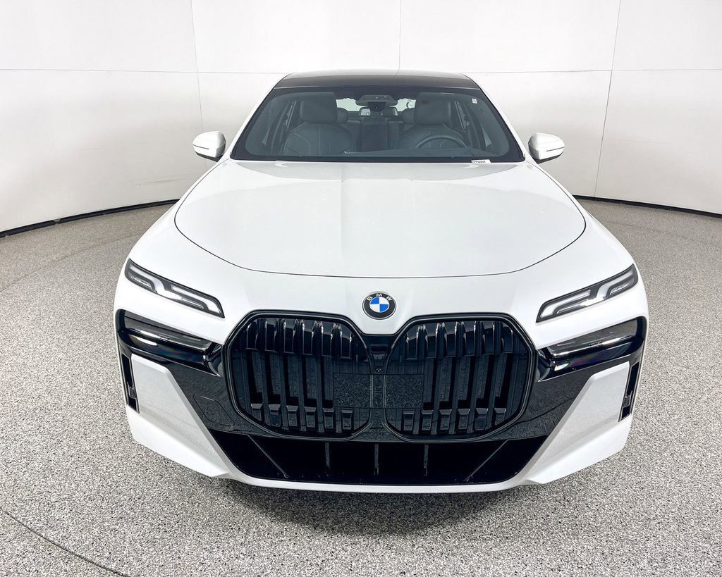 Thumbnail: 2025 BMW 7 Series - 8