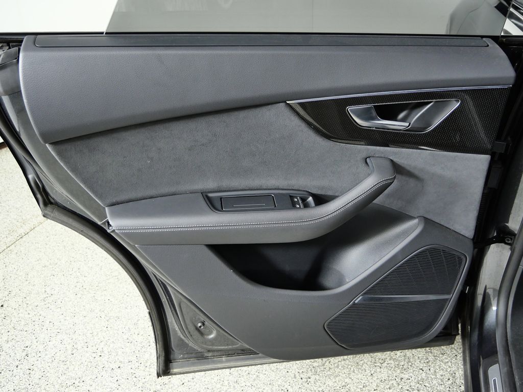 Thumbnail: 2023 Audi SQ8 - 28