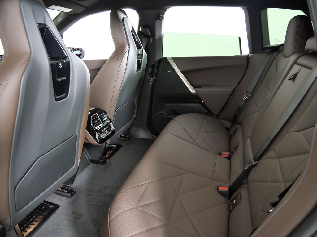 Thumbnail: 2026 BMW iX - 30