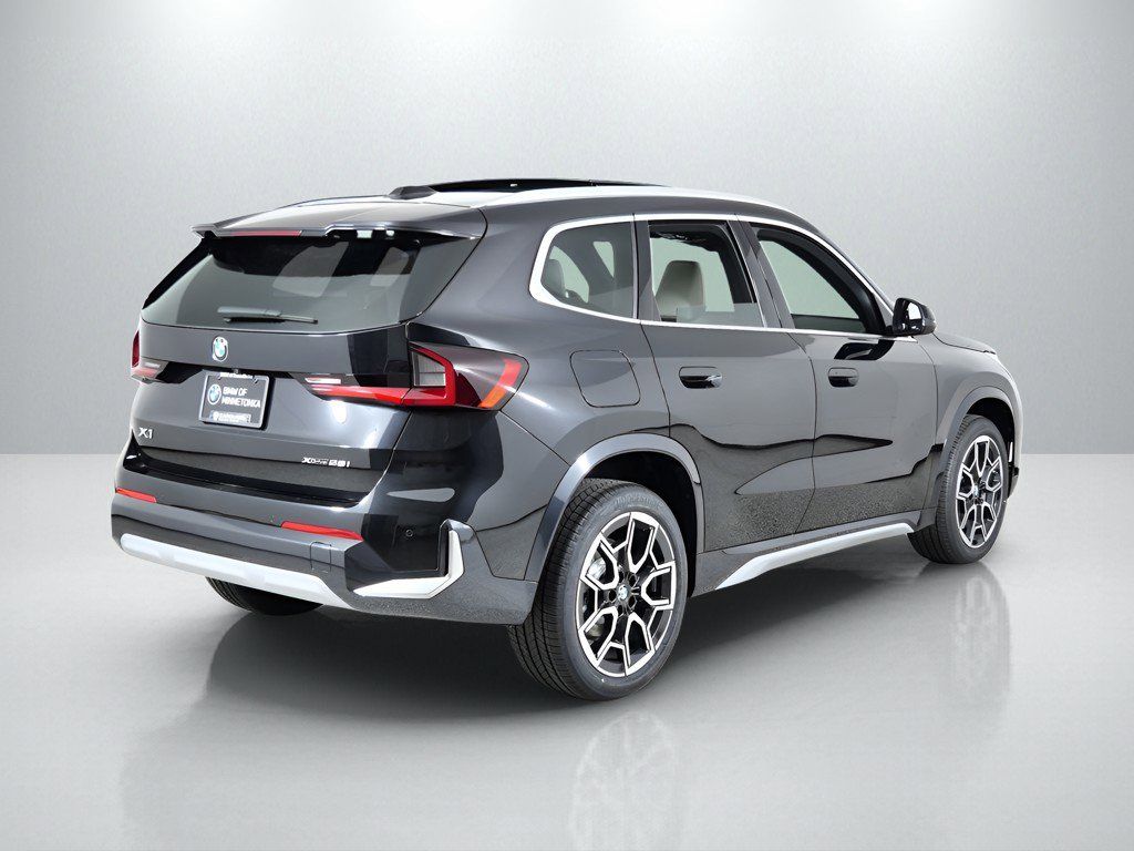 Thumbnail: 2026 BMW X1 - 10