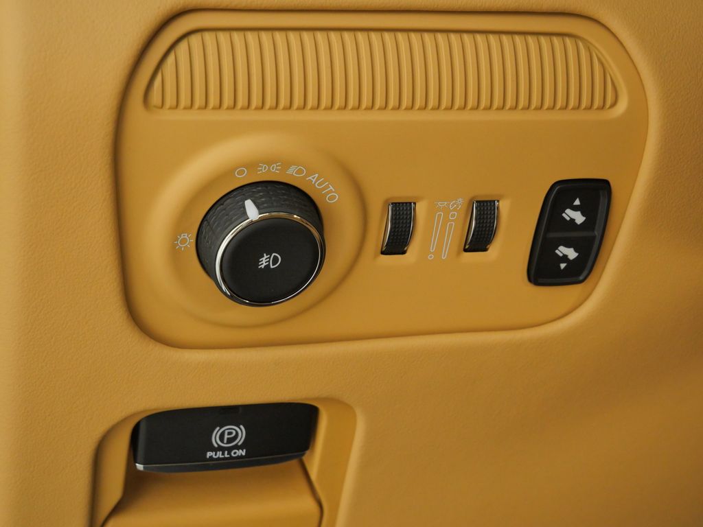 Thumbnail: 2023 Jeep Grand Wagoneer - 41