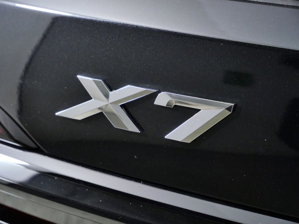 Thumbnail: 2026 BMW X7 - 13